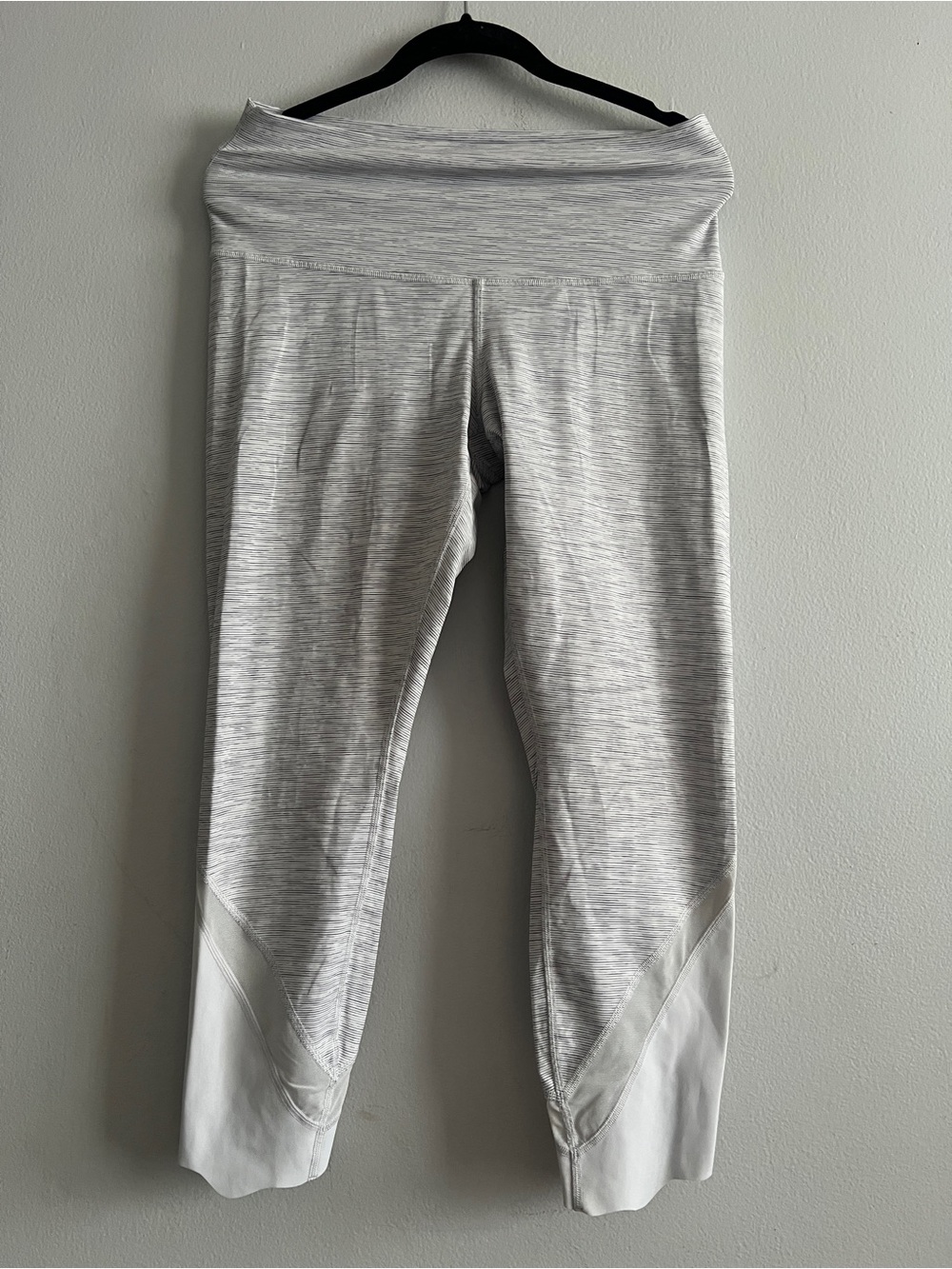 Lululemon Light Gray Heathered Crop Joggers with White Cuffs size 10